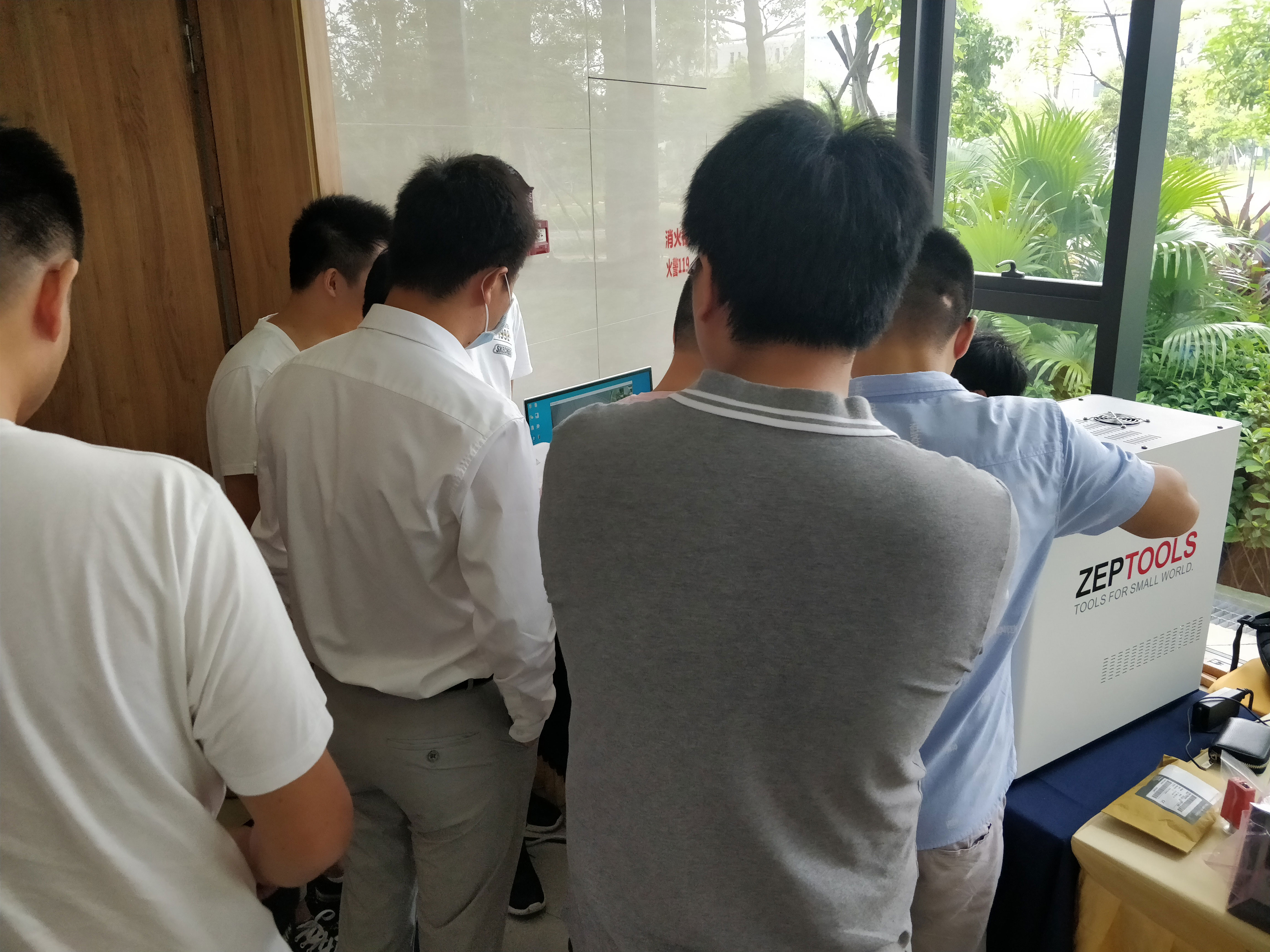 ZEM15臺式掃描電鏡現(xiàn)場DEMO ZEM15臺式掃描電鏡現(xiàn)場DEMO